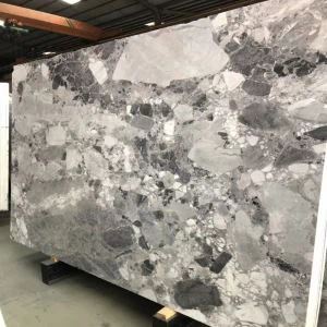 Slabiau marmor llwyd iâ